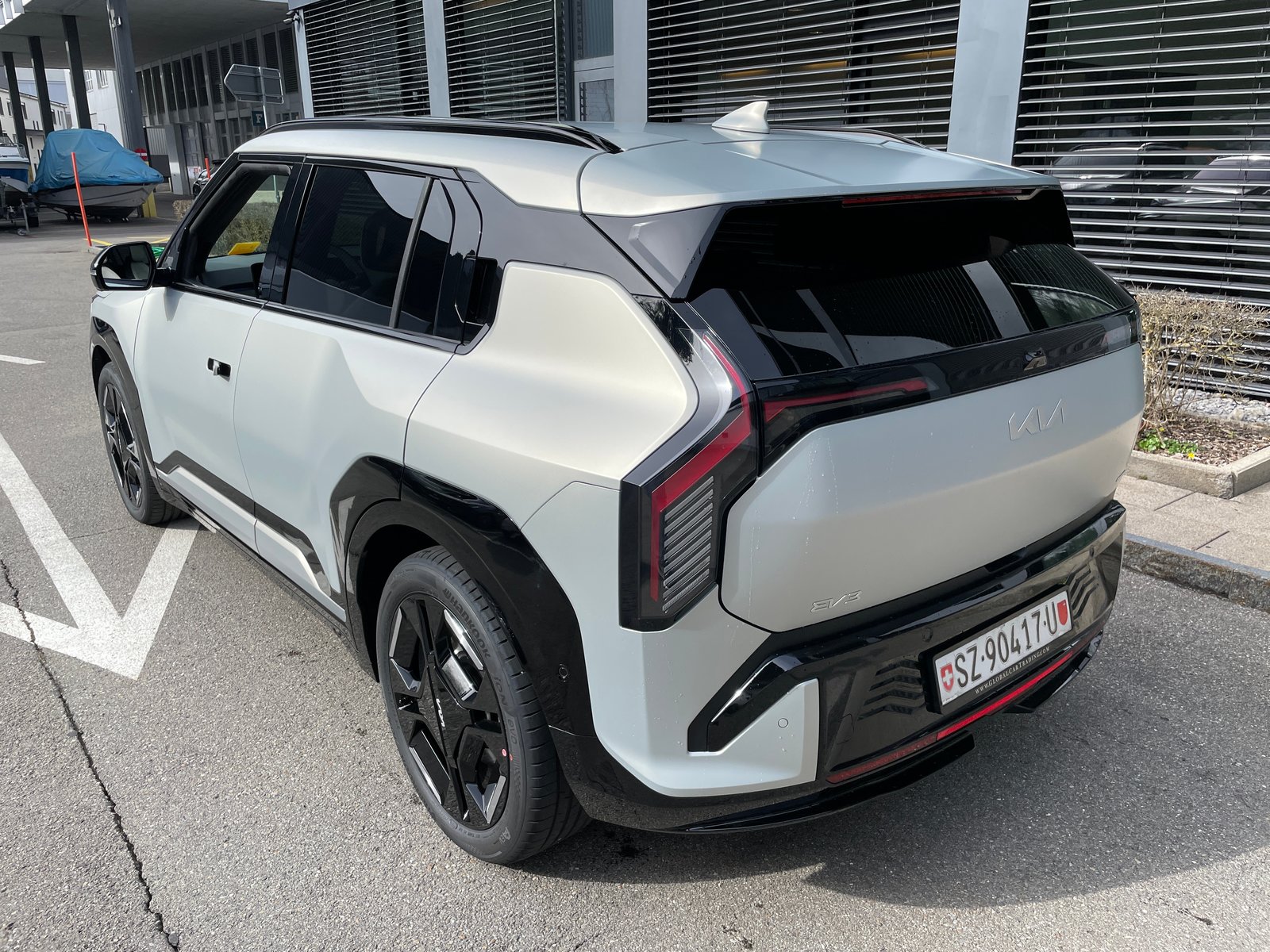 KIA EV3 81,4 kWh GT-Line mit GT-Line Pack und Panoramadach u, Elettrica, Auto nuove, Automatico - 3