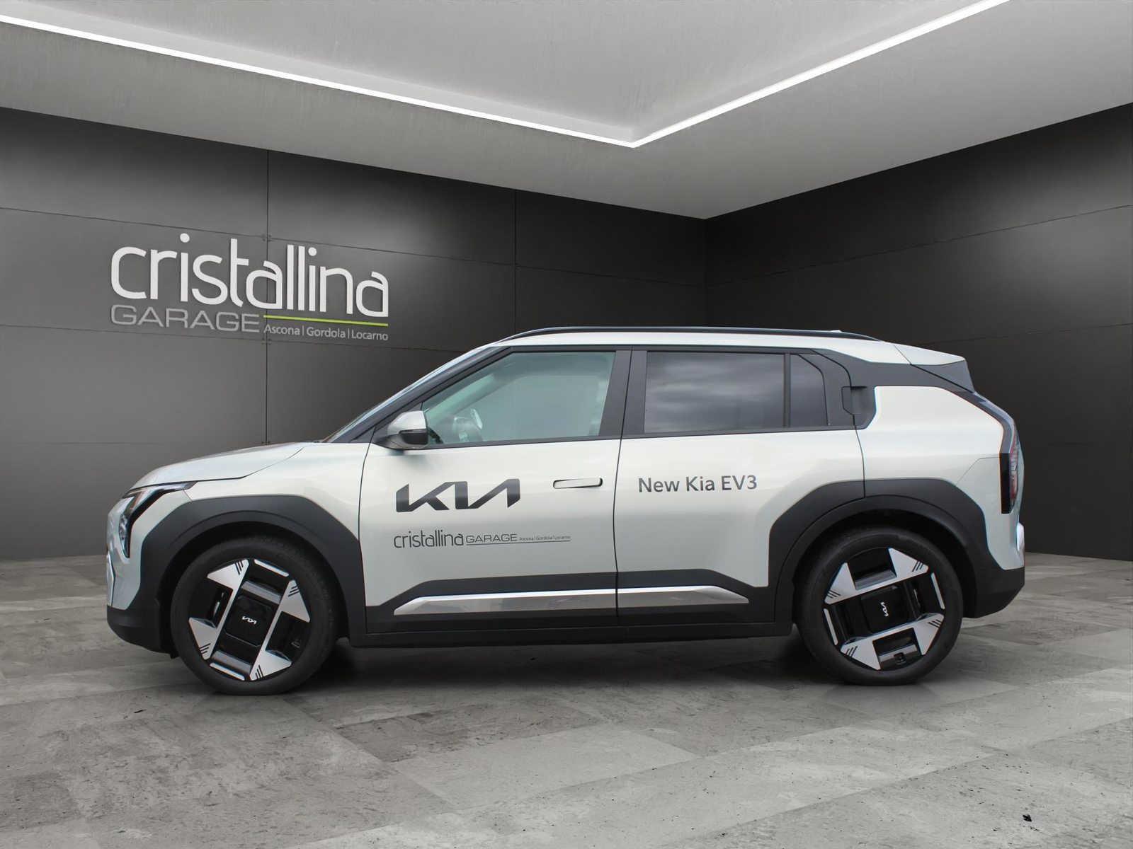 KIA EV3 81 kWh Earth+, Electric, Ex-demonstrator, Automatic - 2
