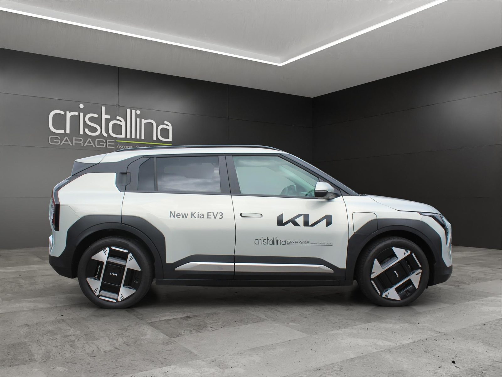 KIA EV3 81 kWh Earth+, Electric, Ex-demonstrator, Automatic - 5