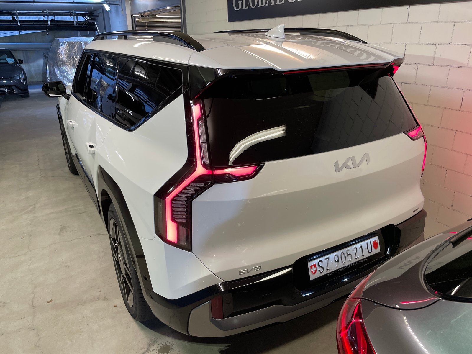 KIA EV9 99,8 kWh GT-Line 4x4 mit Panoramadach, 7-Sitzer, AHK, Elektro, Neuwagen, Automat - 5