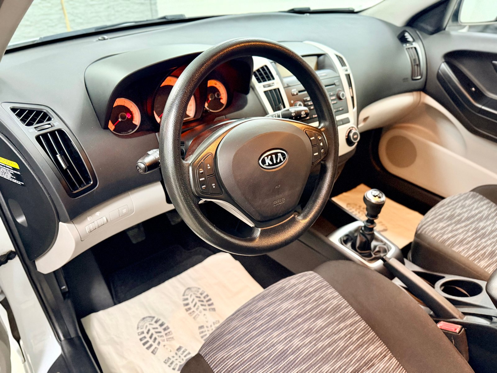 KIA ProCee'd 1.6 16V, Benzin, Occasion / Gebraucht, Handschaltung - 6