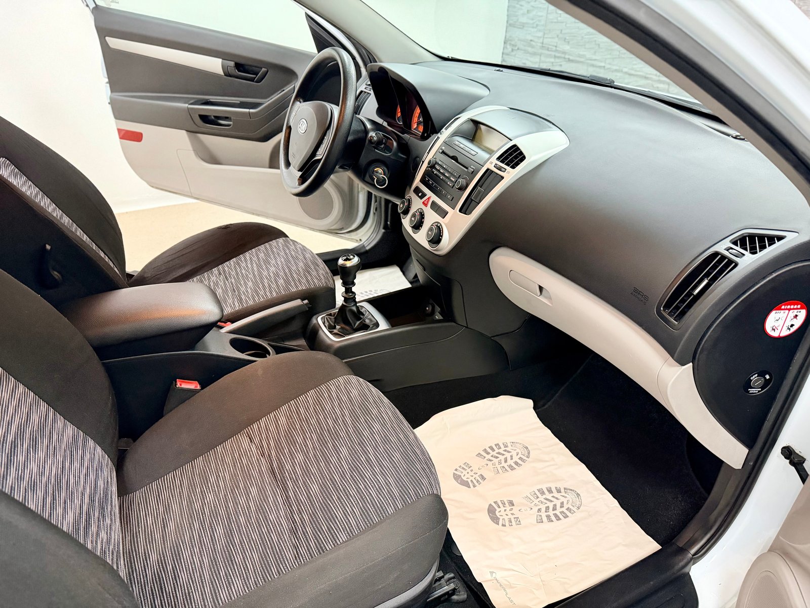 KIA ProCee'd 1.6 16V, Benzin, Occasion / Gebraucht, Handschaltung - 7