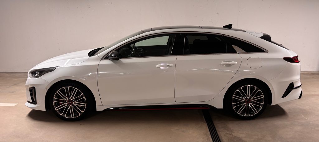 KIA PROCEED 1.6 T-GDi GT, Petrol, Second hand / Used, Automatic - 2