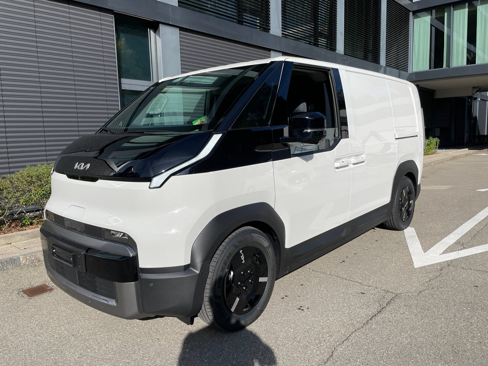 KIA PV5 Cargo 71.2 kWh Elite L2H1, 2-Schiebetüren und Wärmepu