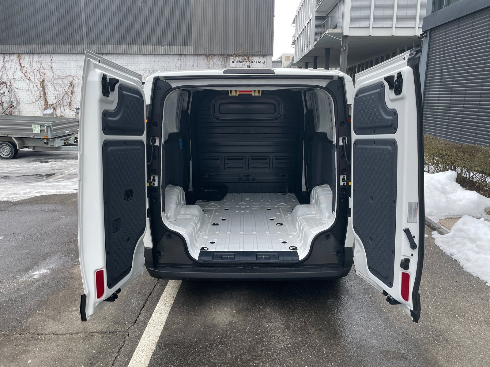 KIA PV5 Cargo 71.2 kWh Plus 2-Schiebetüren, Elettrica, Auto nuove, Automatico - 6