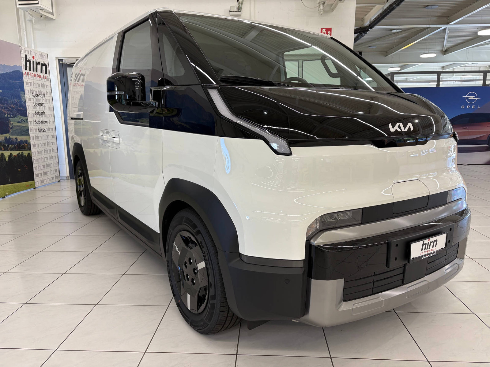 KIA PV5 Cargo 71.2 kWh Plus, Electric, New car, Automatic - 4