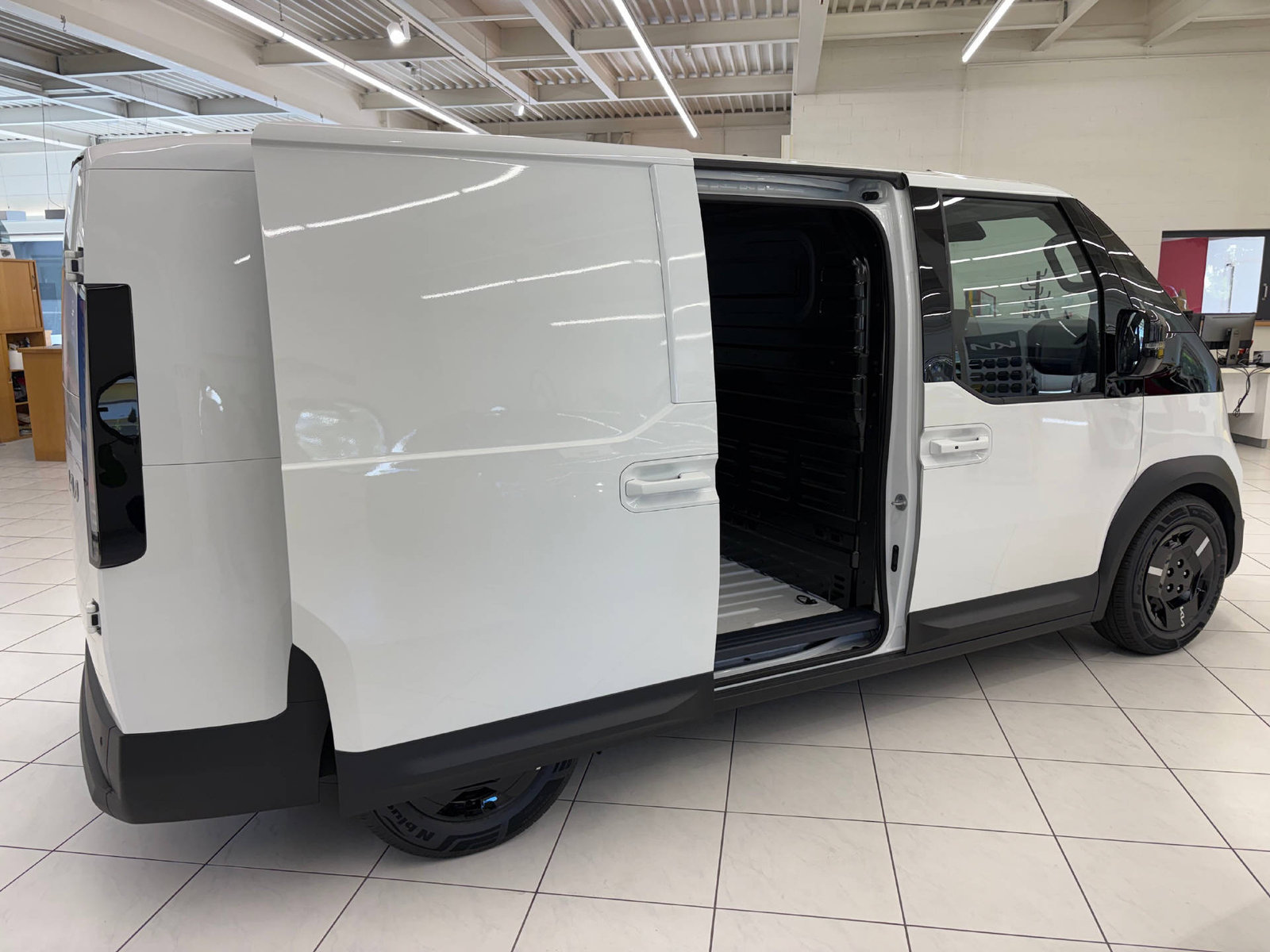 KIA PV5 Cargo 71.2 kWh Plus, Electric, New car, Automatic - 6