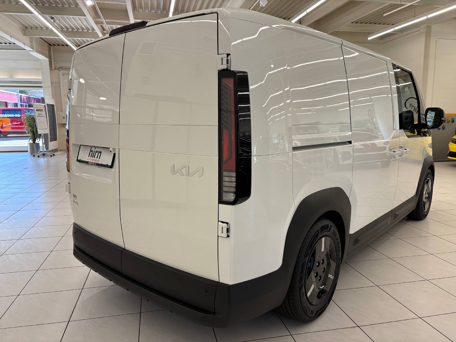 KIA PV5 Cargo 71.2 kWh Plus, Electric, New car, Automatic - 7