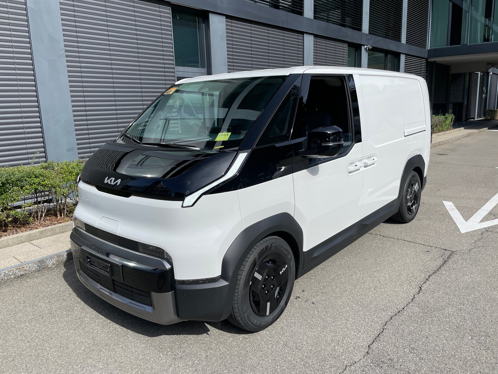 KIA PV5 Cargo 71.2 kWh Plus L2H1 mit 2-Schiebetüren und Wärme