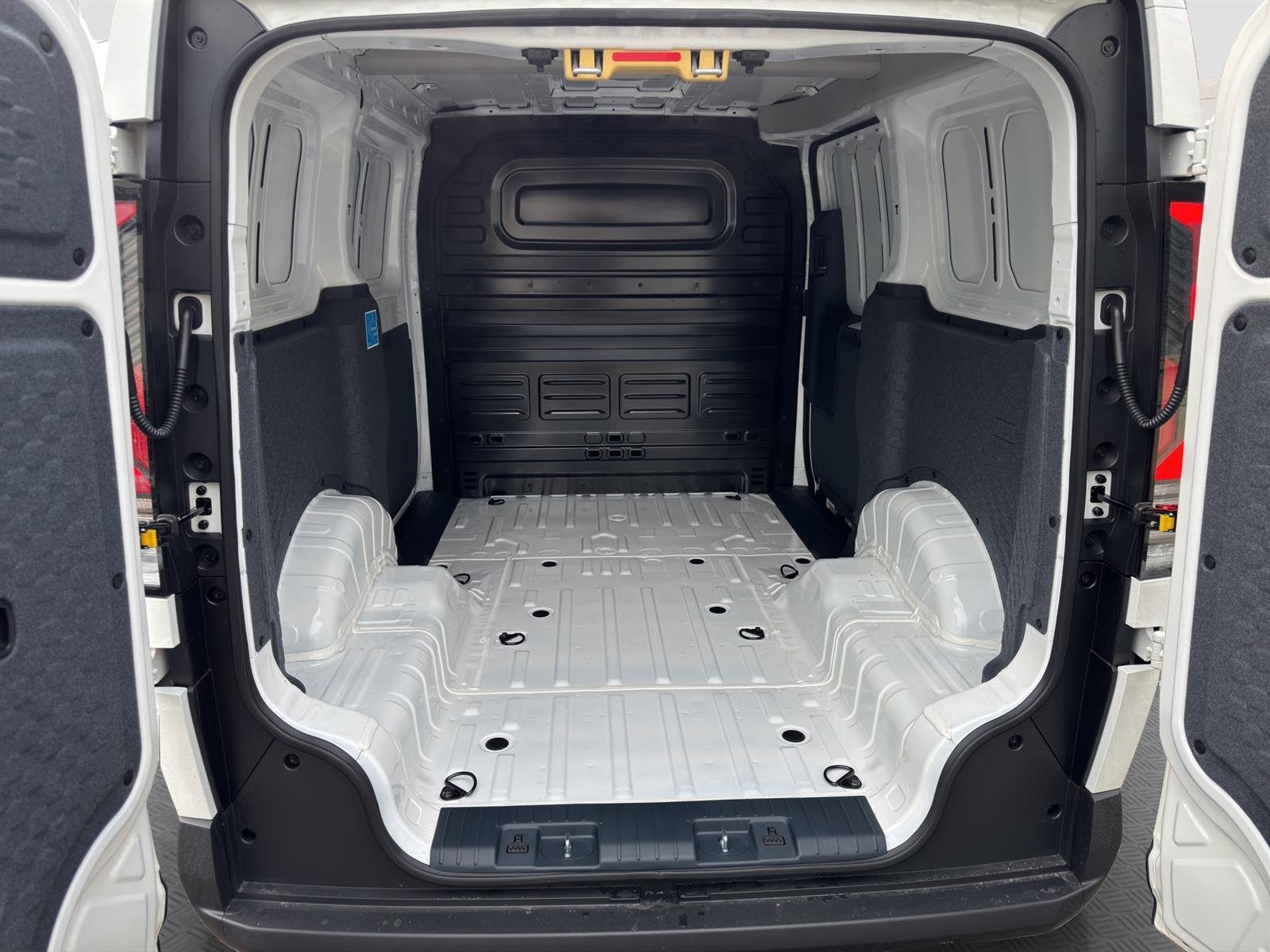 KIA PV5 Cargo 51.5 kWh Essential, Elektro, Neuwagen, Automatik - 5