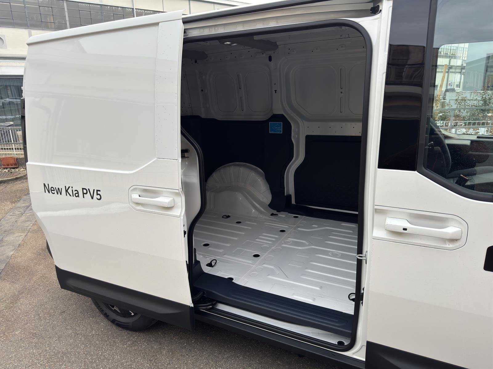 KIA PV5 Cargo 51.5 kWh Essential, Elektro, Neuwagen, Automatik - 6