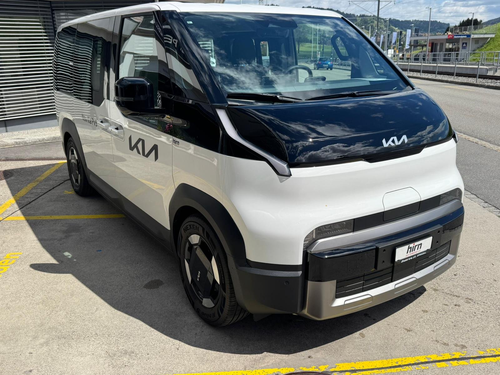 KIA PV5 Passenger 71.2 kWh Plus, Electric, New car, Automatic - 2