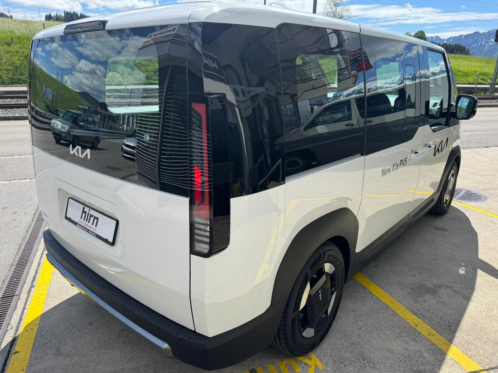 KIA PV5 Passenger 71.2 kWh Plus, Electric, New car, Automatic - 3