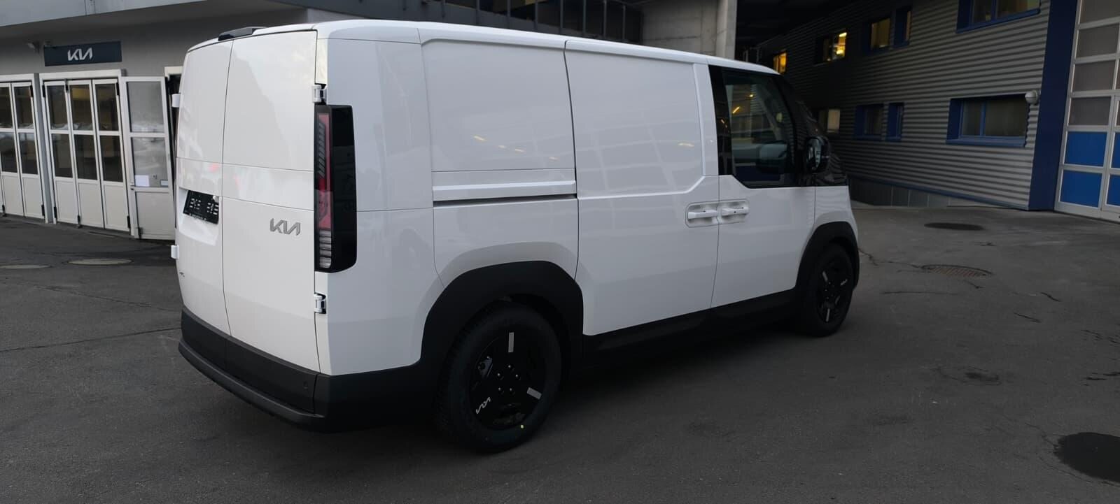 KIA PV5 Cargo 51.5 kWh Plus, Electric, New car, Automatic - 4