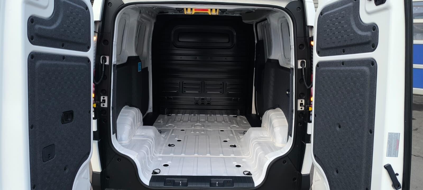 KIA PV5 Cargo 51.5 kWh Plus, Electric, New car, Automatic - 6