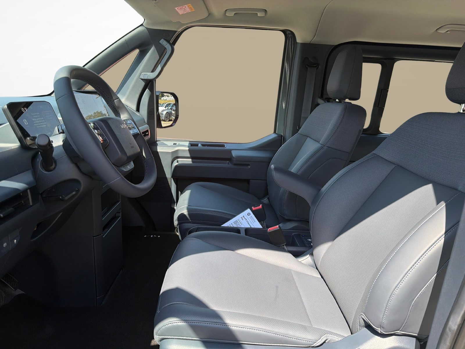 KIA PV5 Passenger 71.2 kWh Plus, Electric, Ex-demonstrator, Automatic - 2