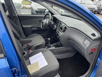 KIA RIO 1.4 16V Trend, Benzin, Occasion / Gebraucht, Handschaltung - 7