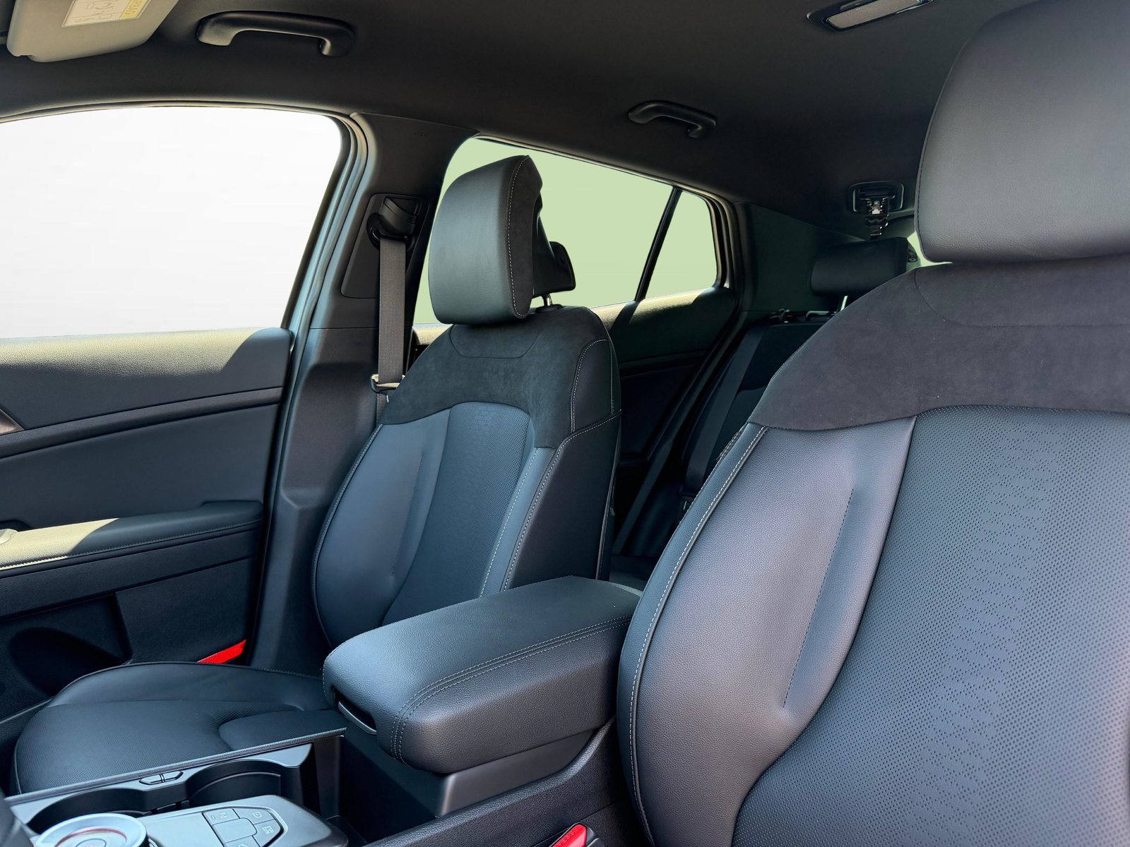 KIA Sportage 1.6 T-GDi Hybrid Black Edition, Full-Hybrid Petrol/Electric, New car, Automatic - 3