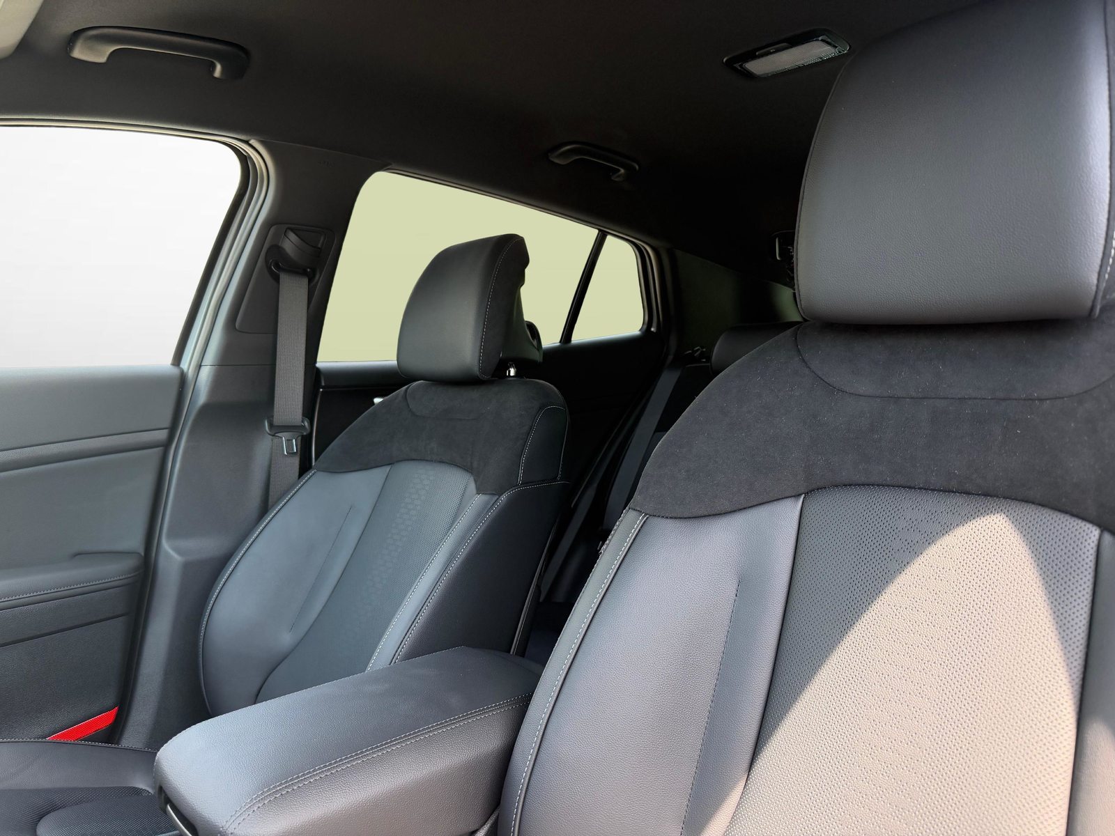 KIA Sportage 1.6 T-GDi Hybrid Black Edition, Full-Hybrid Petrol/Electric, New car, Automatic - 3