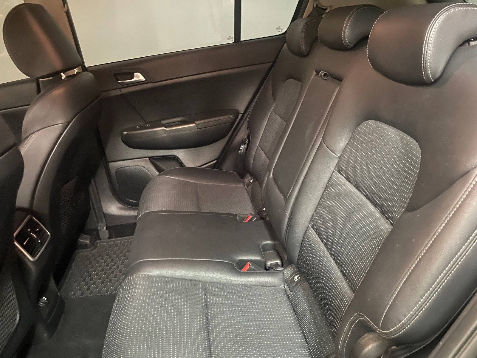 KIA Sportage 1.6 T-GDI Black Edition 4WD Automat, Essence, Occasion / Utilisé, Automatique - 6