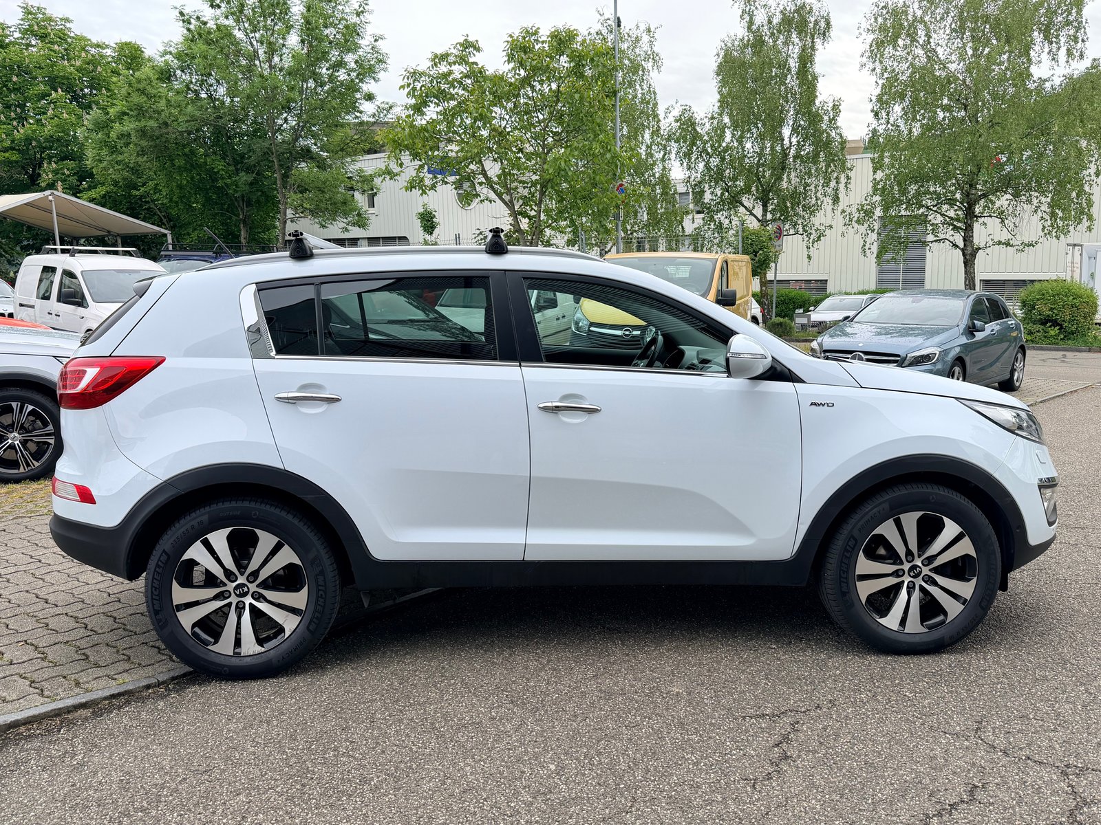 KIA Sportage 2.0 Style 4WD, Petrol, Second hand / Used, Manual - 2