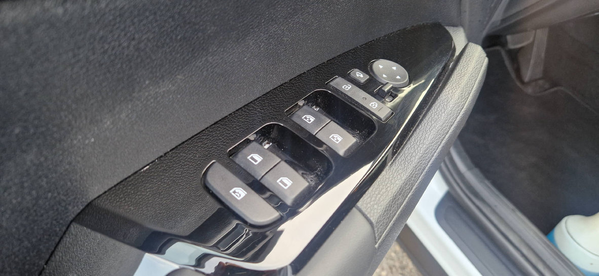 KIA Sportage 1.6 T-GDi Power Edition +, Mild-Hybrid Petrol/Electric, Second hand / Used, Automatic - 4