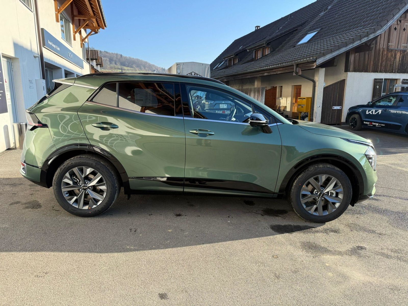 KIA Sportage 1.6 T-GDi Hybrid GT-Line, Full-Hybrid Petrol/Electric, Ex-demonstrator, Automatic - 3