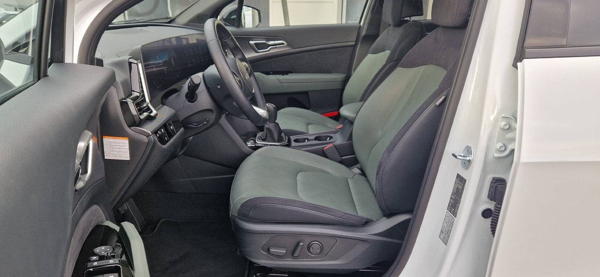 KIA Sportage 1.6 T-GDi Power Edition Anniversary, Mild-Hybrid Petrol/Electric, Ex-demonstrator, Manual - 4