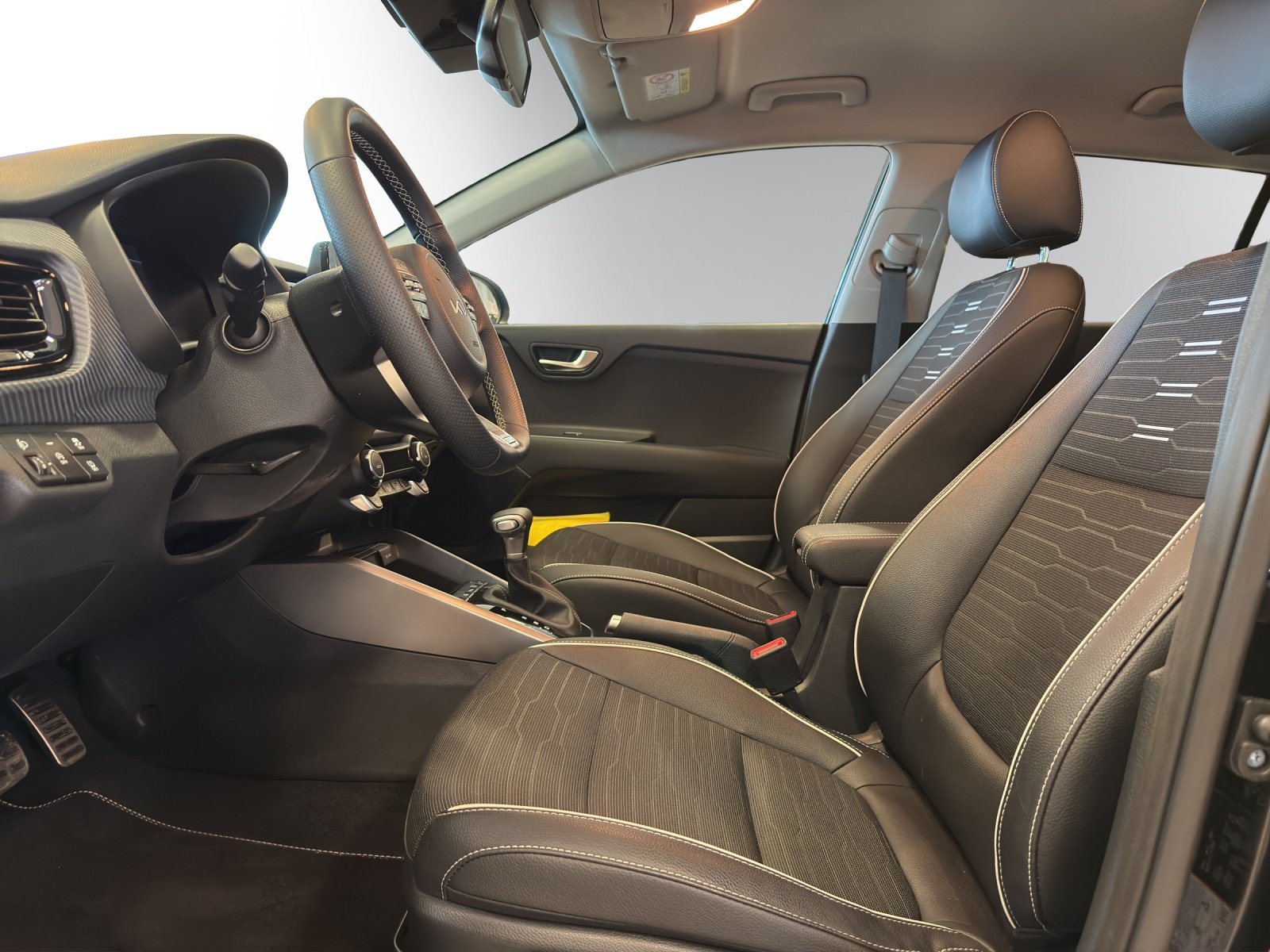 KIA Stonic 1.0 T-GDI MHEV GT-Line DCT, Mild-Hybrid Petrol/Electric, Second hand / Used, Automatic - 5