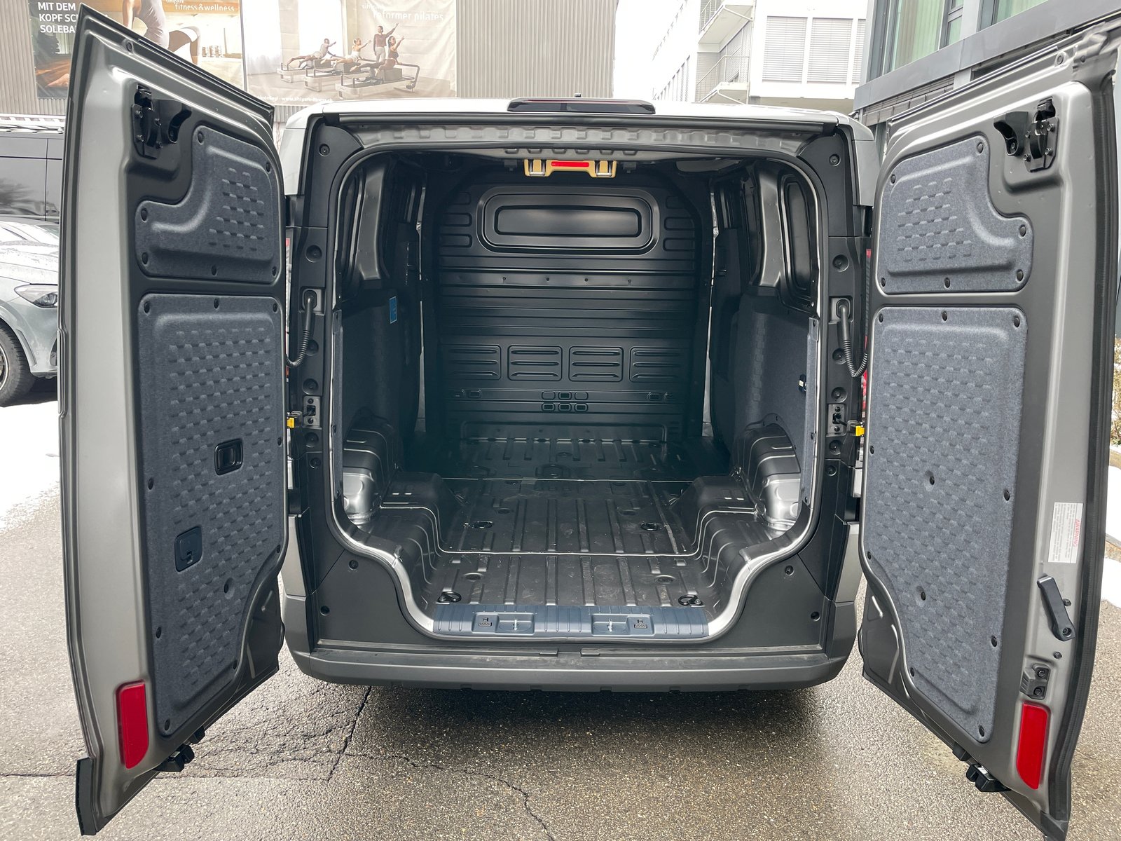 KIA KIA PV5 Cargo 71.2 kWh Plus mit Wärmepumpe, 2-Schiebet, Électrique, Voiture nouvelle, Automatique - 7