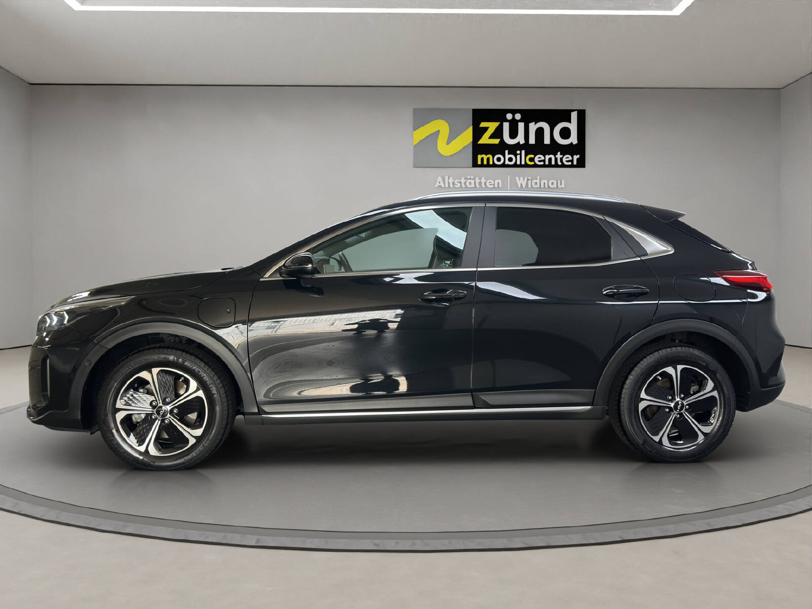 KIA XCeed 1.6 GDi Plug-in Hybrid Style, Plug-in-Hybrid Petrol/Electric, Second hand / Used, Automatic - 2