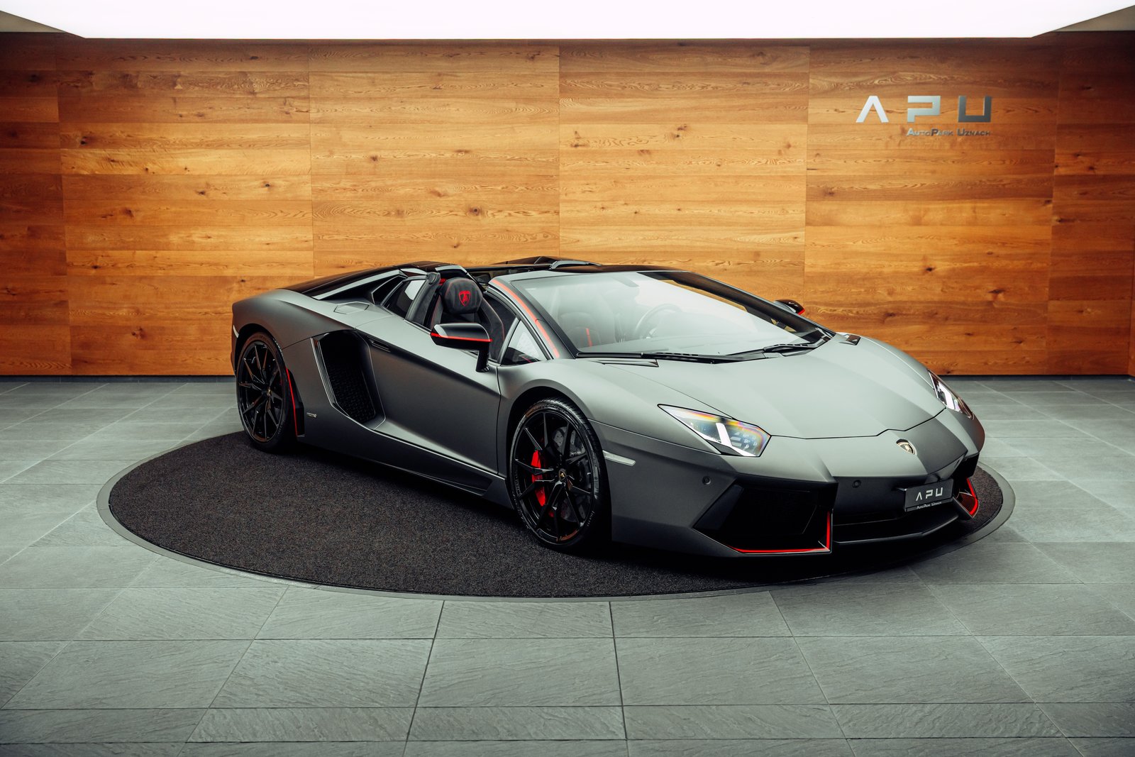 LAMBORGHINI Aventador LP700-4 Roadster E-Gear Pirelli Editio