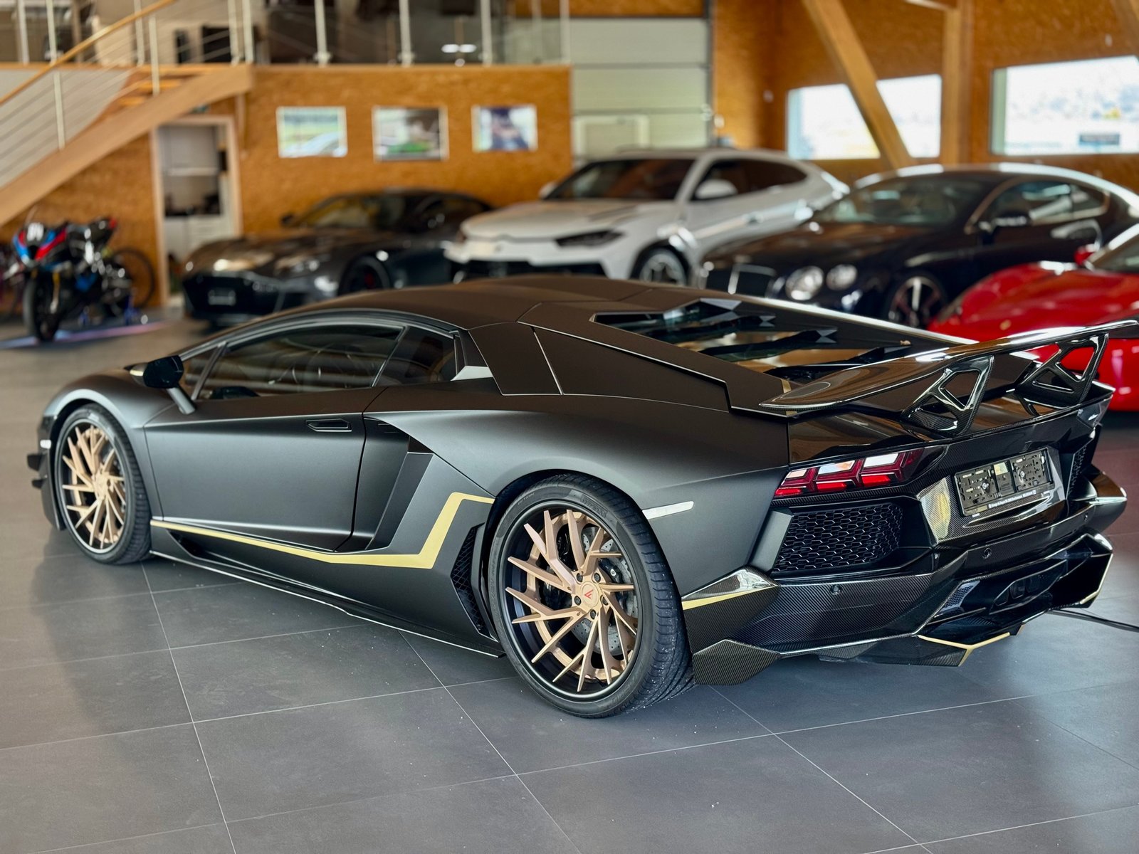 LAMBORGHINI Aventador UNIQUE LP700-4 Coupé E-Gear, Benzin, Occasion / Gebraucht, Automatik - 4