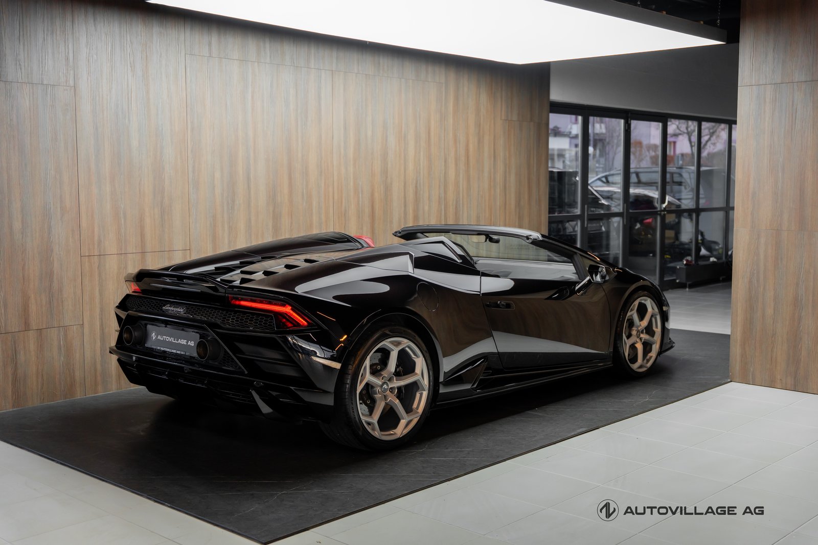 LAMBORGHINI Huracan EVO Spyder DCT, Petrol, Second hand / Used, Automatic - 3