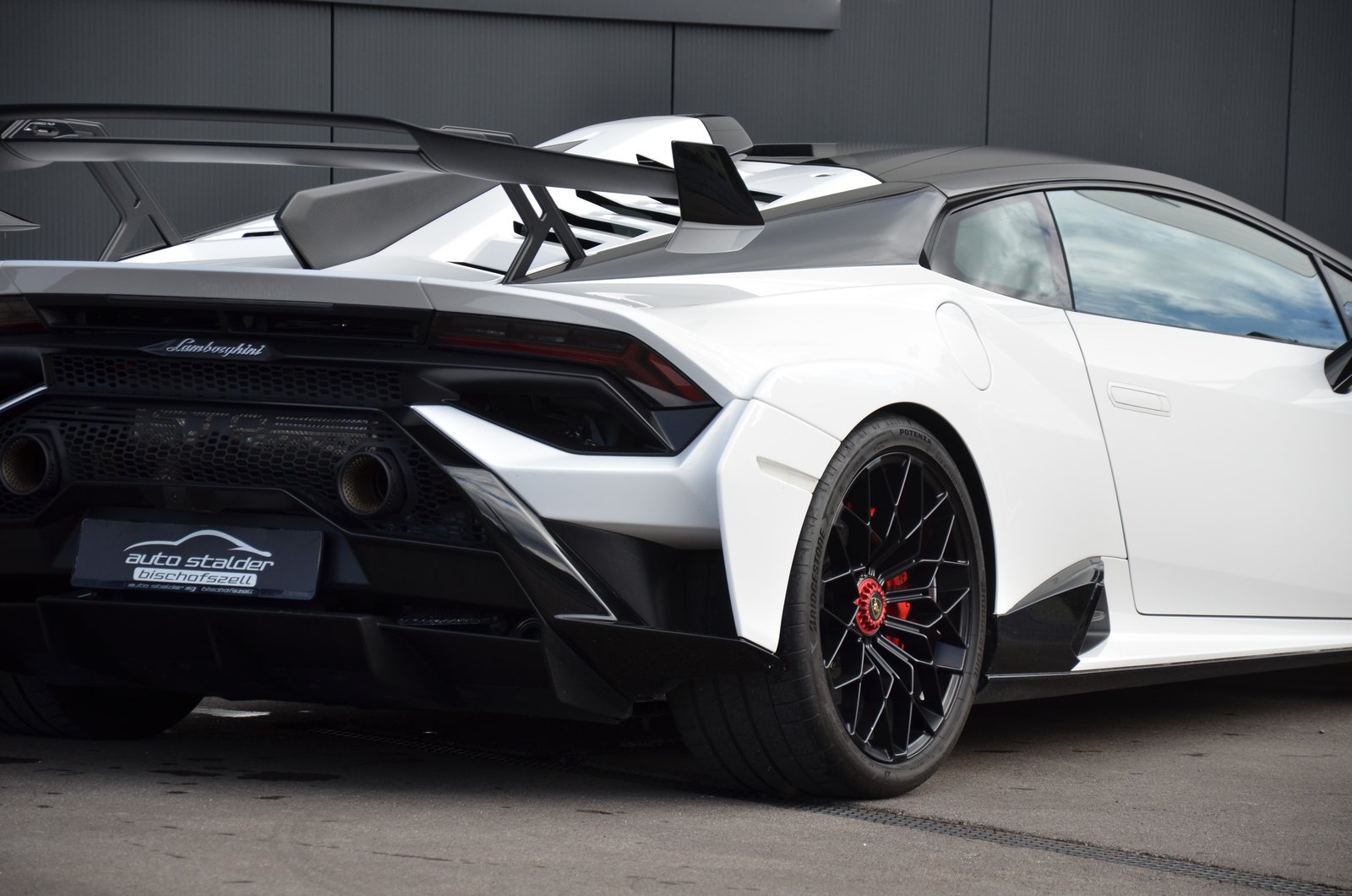 LAMBORGHINI Huracan STO Coupé DCT RWD, Petrol, Second hand / Used, Automatic - 3