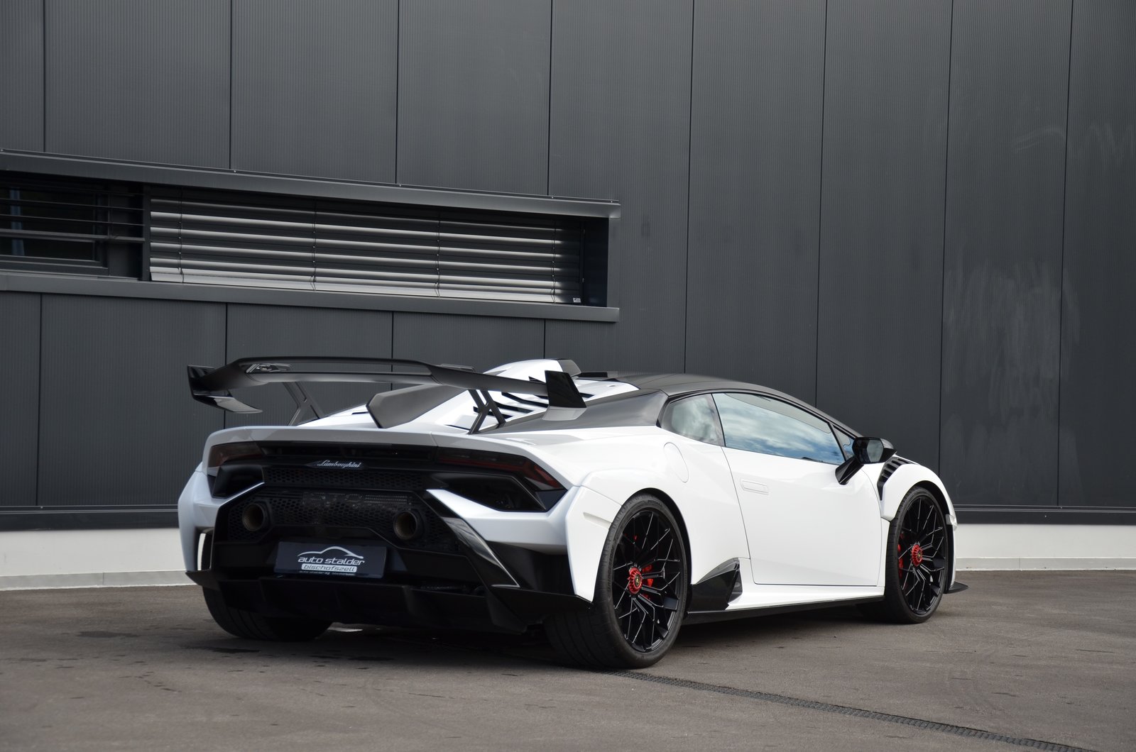 LAMBORGHINI Huracan STO Coupé DCT RWD, Petrol, Second hand / Used, Automatic - 4