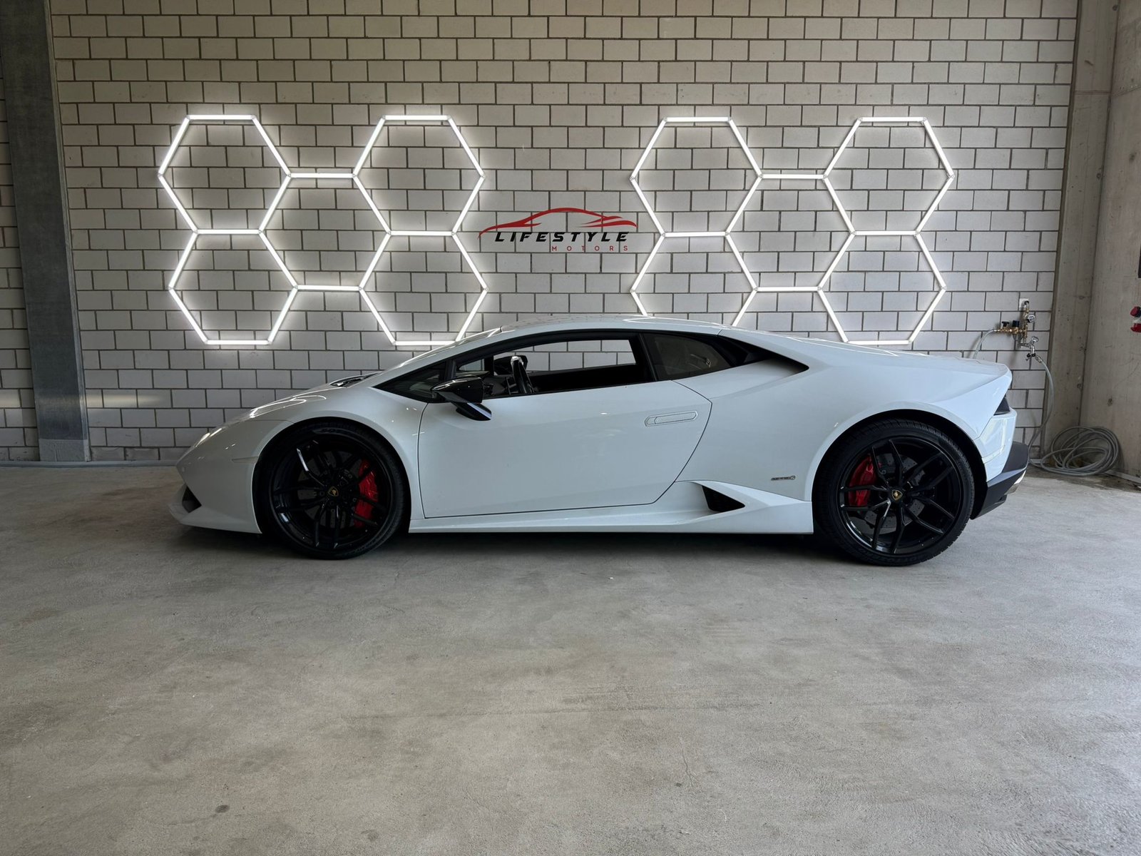 LAMBORGHINI Huracan LP610-4 Coupé DCT CH-Fahrzeug, Petrol, Second hand / Used, Automatic - 2