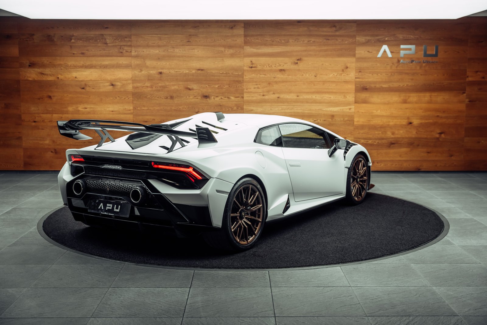 LAMBORGHINI Huracan STO Coupé DCT RWD AKRAPOVIC, Essence, Voiture nouvelle, Automatique - 2