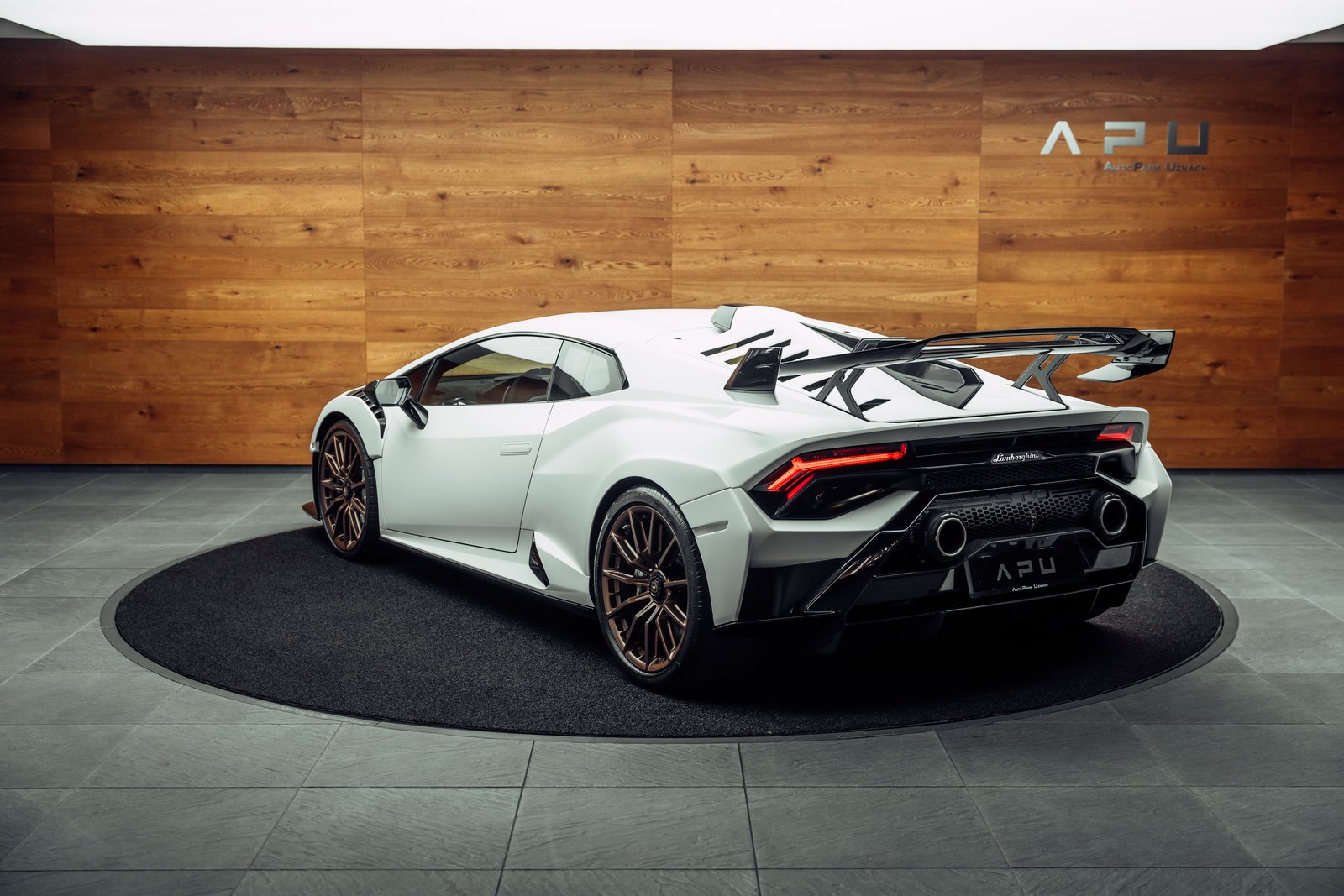 LAMBORGHINI Huracan STO Coupé DCT RWD AKRAPOVIC, Essence, Voiture nouvelle, Automatique - 3