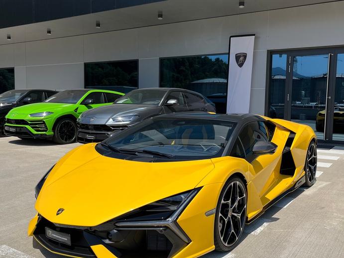 LAMBORGHINI LAMBORGHINI Revuelto MY24 Selezione Certified Pre-Owned Cer, Plug-in-Hybrid Benzina/Elettrica, Occasioni / Usate, Automatico