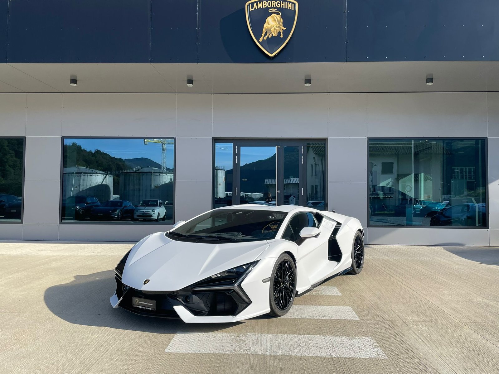 LAMBORGHINI Revuelto - Auto CH - Bianco Phanes Matt - Lamborghini Lugano, Voll-Hybrid Benzin/Elektro, Occasion / Gebraucht, Automatik - 2