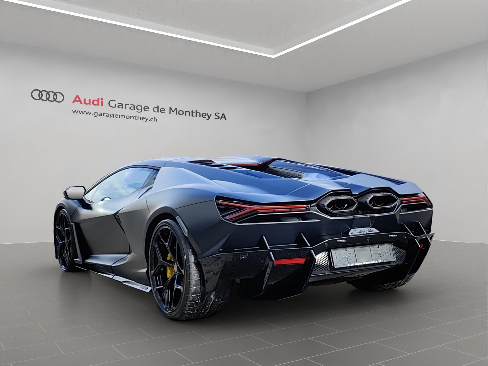 LAMBORGHINI REVUELTO, Plug-in-Hybrid Petrol/Electric, Second hand / Used, Automatic - 2