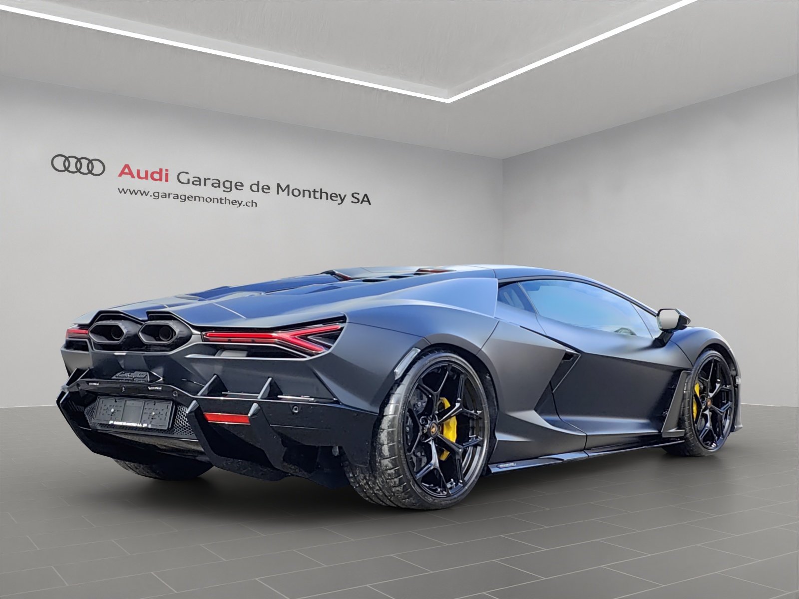 LAMBORGHINI REVUELTO, Plug-in-Hybrid Petrol/Electric, Second hand / Used, Automatic - 4