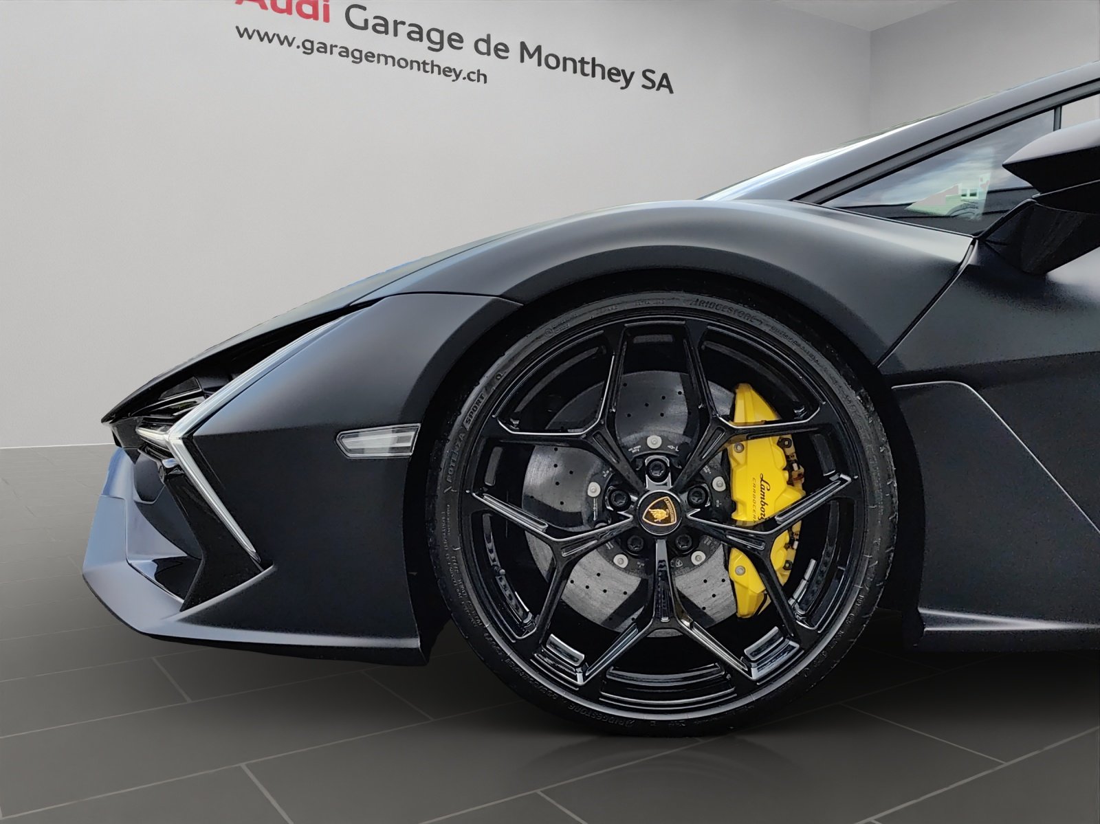 LAMBORGHINI REVUELTO, Plug-in-Hybrid Petrol/Electric, Second hand / Used, Automatic - 7