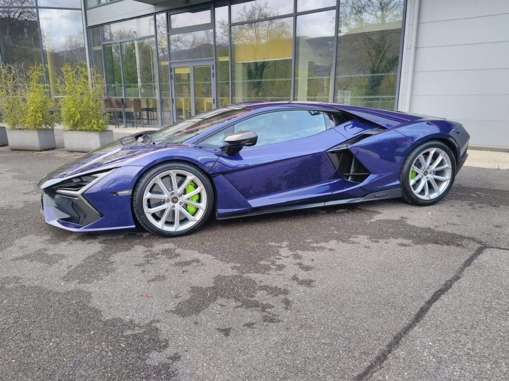 LAMBORGHINI REVUELTO 6.5