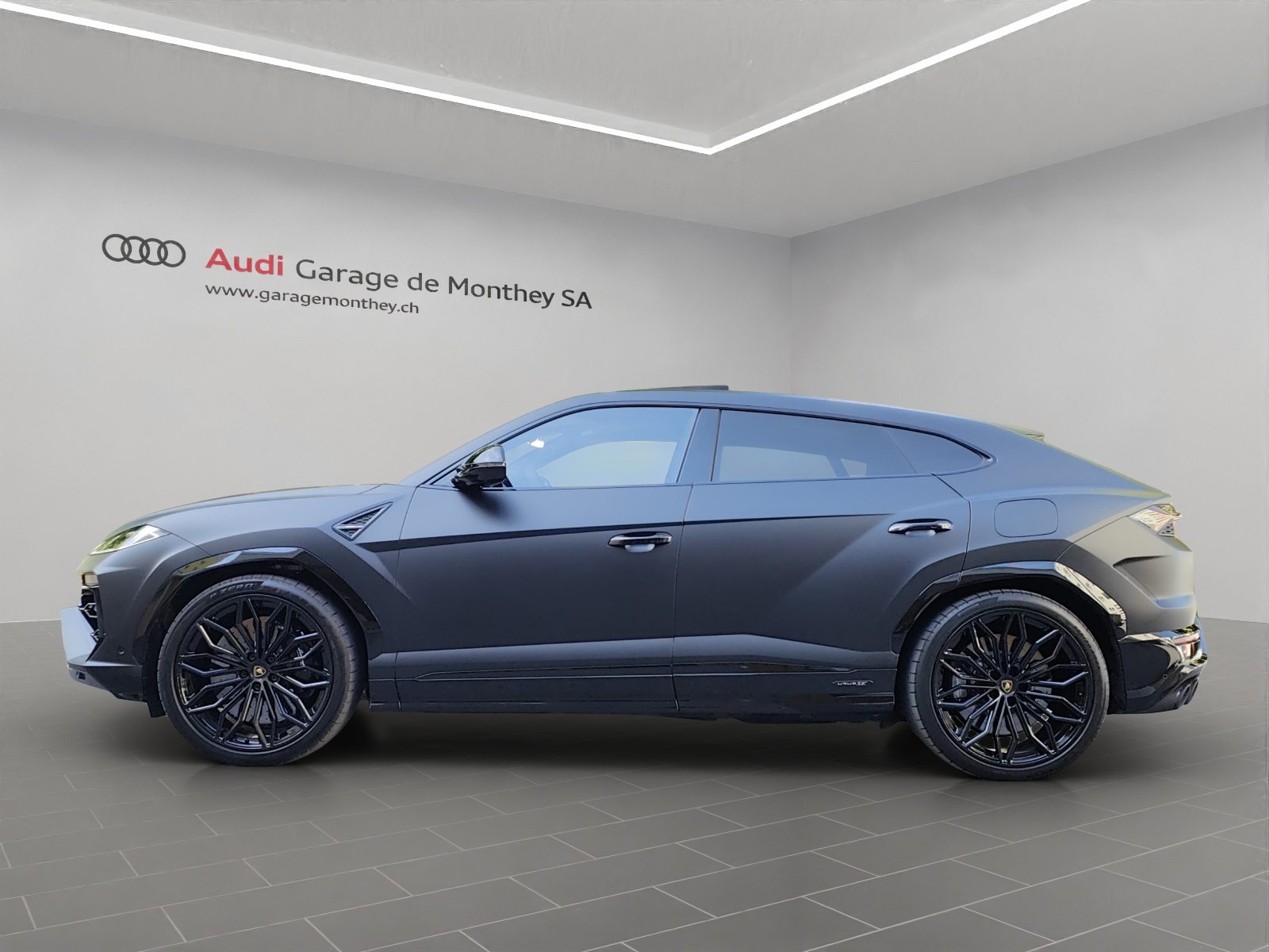 LAMBORGHINI Urus SE, Petrol, Second hand / Used, Automatic - 2
