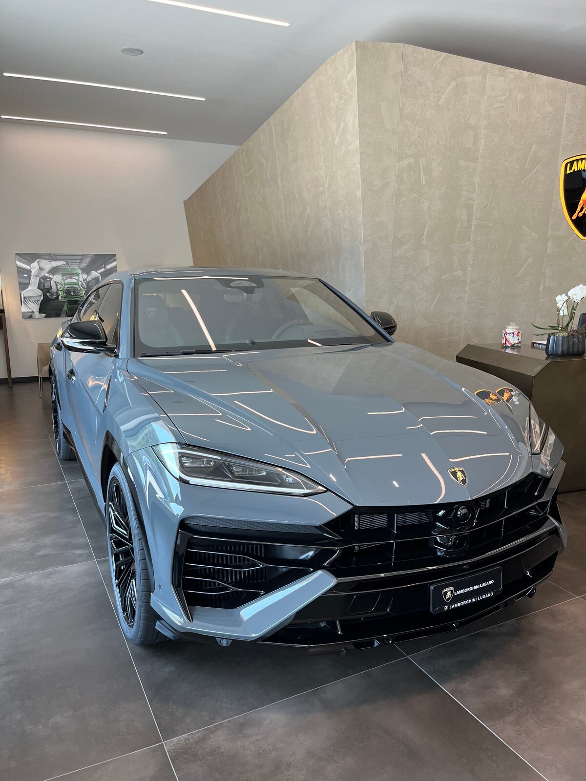 LAMBORGHINI Urus SE MY26 Lamborghini Lugano Scarico Akrapovi, Plug-in-Hybrid Petrol/Electric, Ex-demonstrator, Automatic - 2