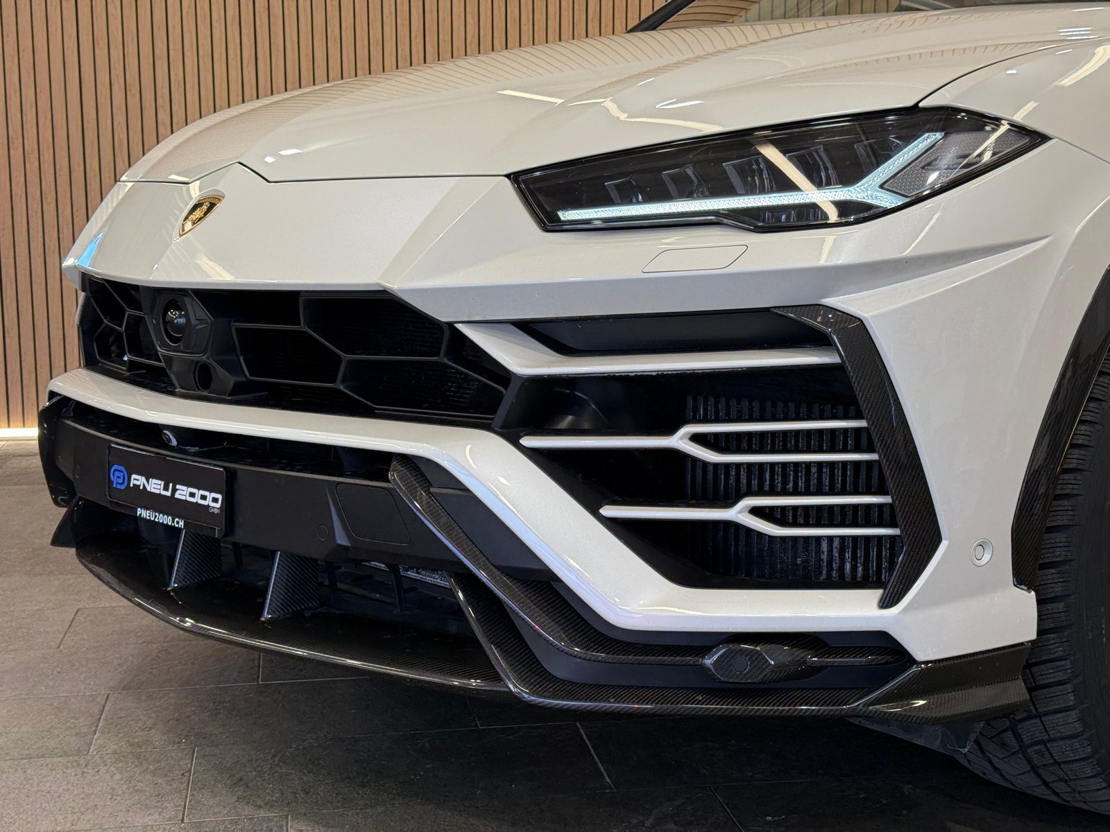 LAMBORGHINI Urus CH-Fahrzeug * Carbon Paket * Balloon White, Essence, Occasion / Utilisé, Automatique - 2