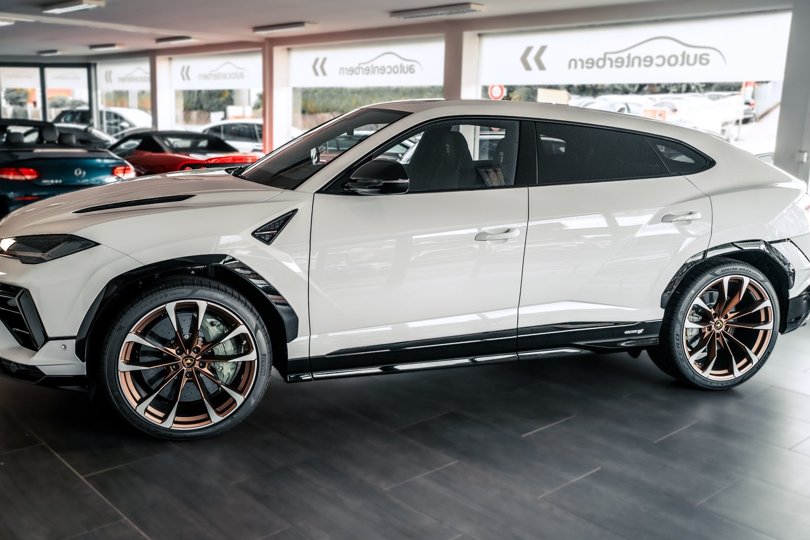 LAMBORGHINI Urus S, Petrol, Second hand / Used, Automatic - 4