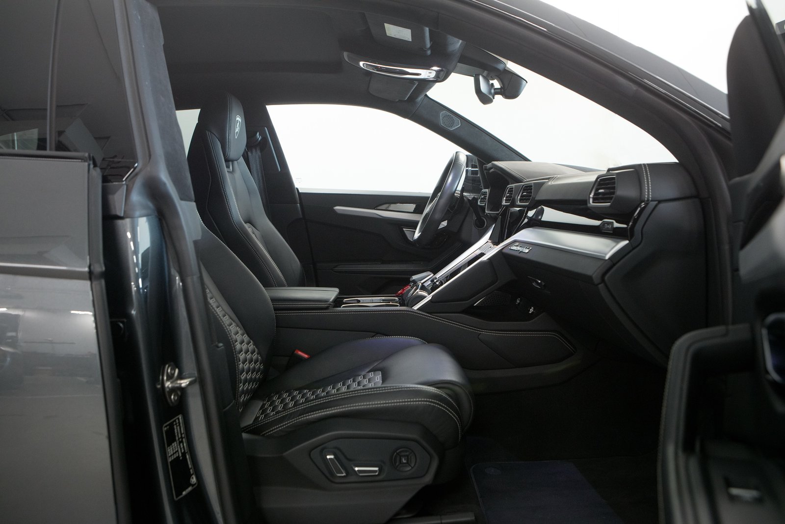 LAMBORGHINI Urus E-Gear, Petrol, Second hand / Used, Automatic - 6